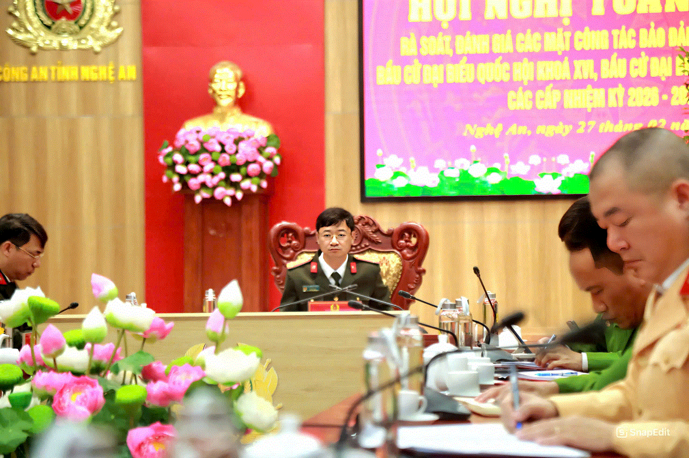 Đồng chí Đại tá Trần Ngọc Tuấn, Phó Giám đốc Công an tỉnh chủ trì Hội nghị tại điểm cầu Công an Nghệ An