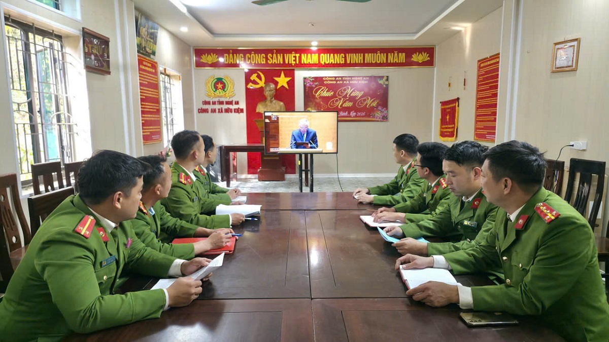 Công an xã Hữu Kiệm tham dự hội nghị quán triệt nghị quyết của Bộ chính trị