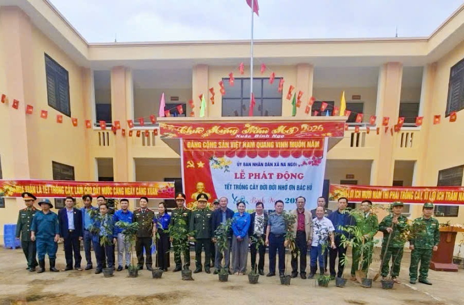 Công an xã Na Ngoi hưởng ứng Lễ phát động 