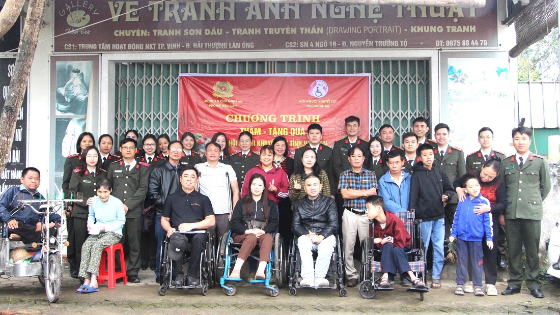 Toàn cảnh chương trình trao quà