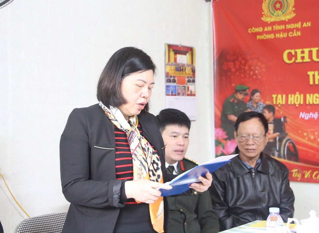 Đại diện Trung tâm Hội người khuyết tật tỉnh Nghệ An phát biểu cam ơn đoàn công tác