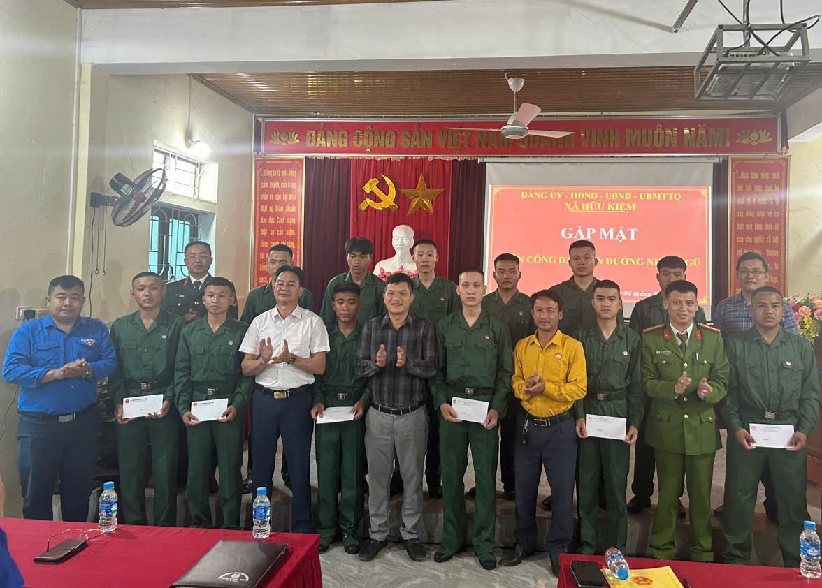 Công an xã Hữu Kiệm tiễn 21 công dân lên đường nhập ngũ năm 2026