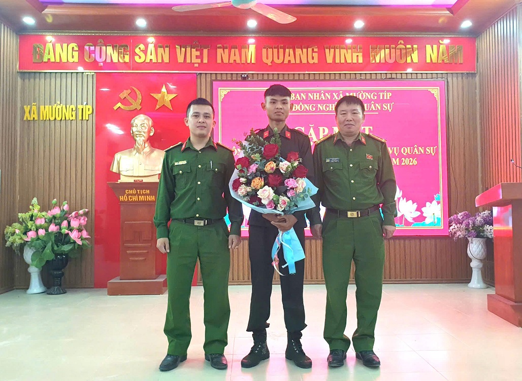 Công an xã Mường Típ gặp mặt, tiễn tân binh lên đường nhập ngũ năm 2026