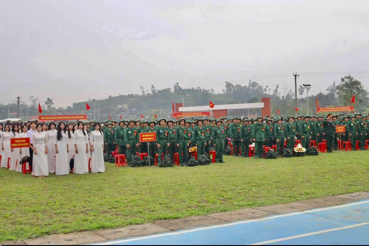 Công an xã Bạch Ngọc tham dự Lễ giao, nhận quân năm 2026