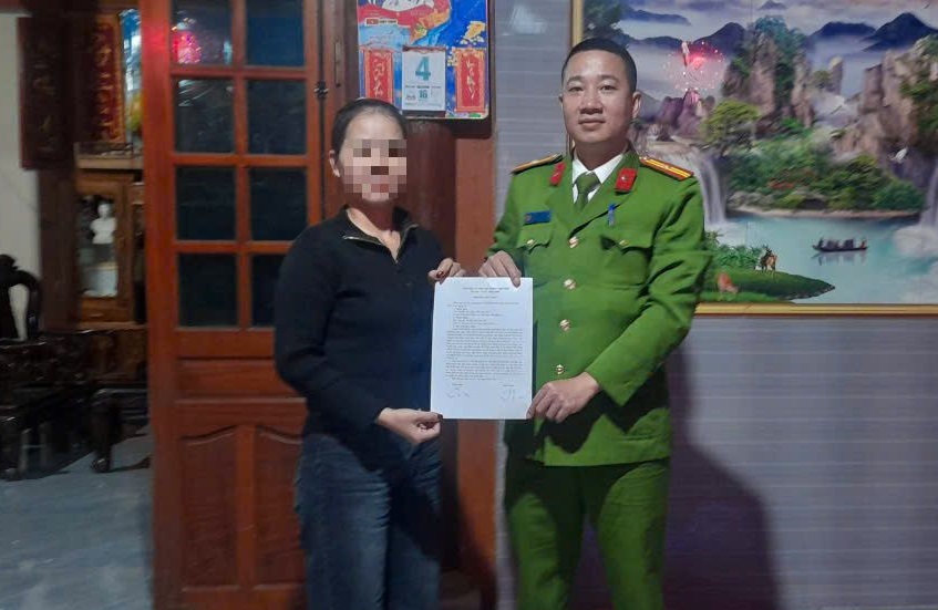 Chị N.T.T hoàn tất thủ tục trả lại tiền cho anh Trần Văn Đại