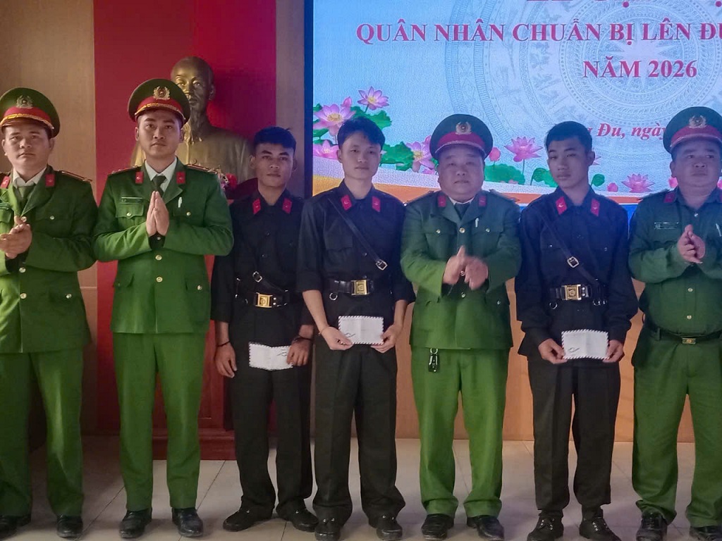 Công an xã Keng Đu phối hợp tổ chức gặp mặt công dân lên đường nhập ngũ năm 2026