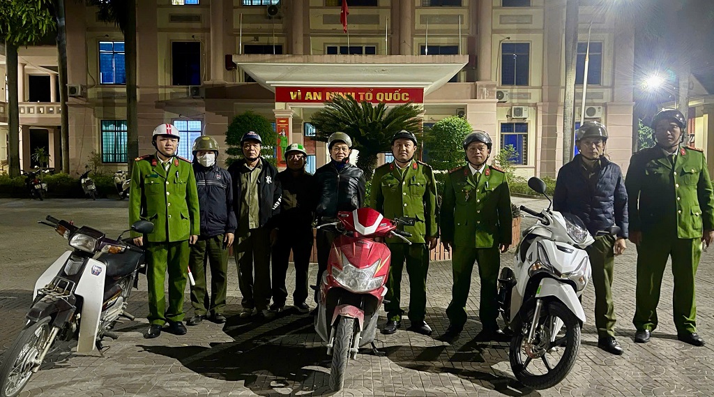 Công an phường Thành Vinh tuần tra, kiểm soát bảo đảm ANTT phục vụ bầu cử