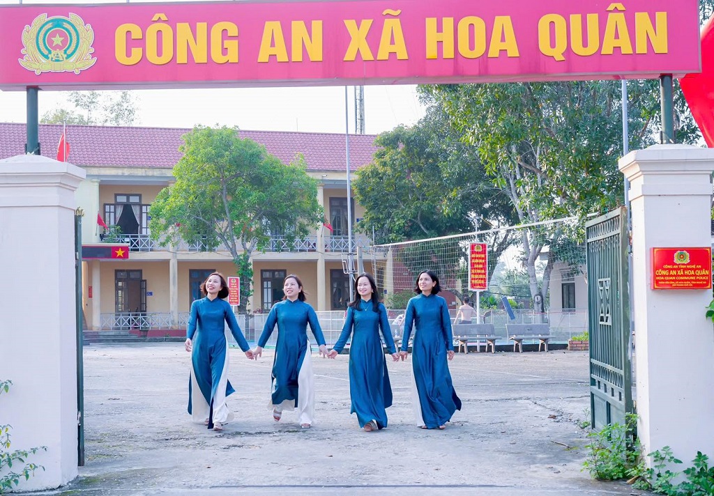 Cán bộ, hội viên Chi hội Phụ nữ Công an xã hưởng ứng phong trào “Áo dài trong tim nữ chiến sĩ Công an Nghệ An”
