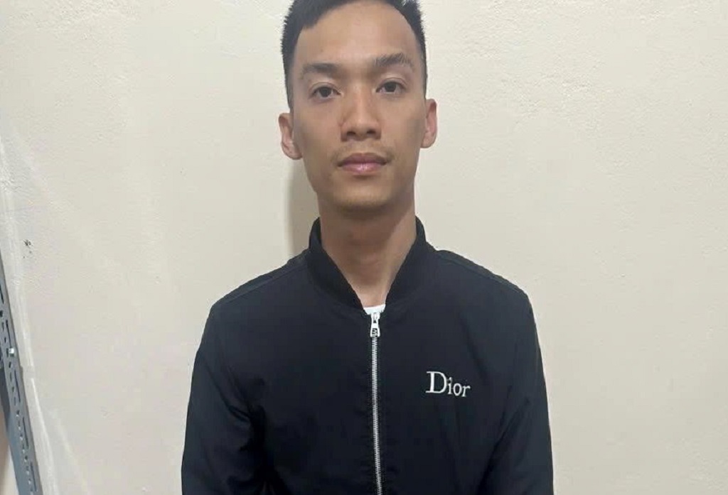 Công an xã Kim Bảng vận động đối tượng truy nã ra đầu thú