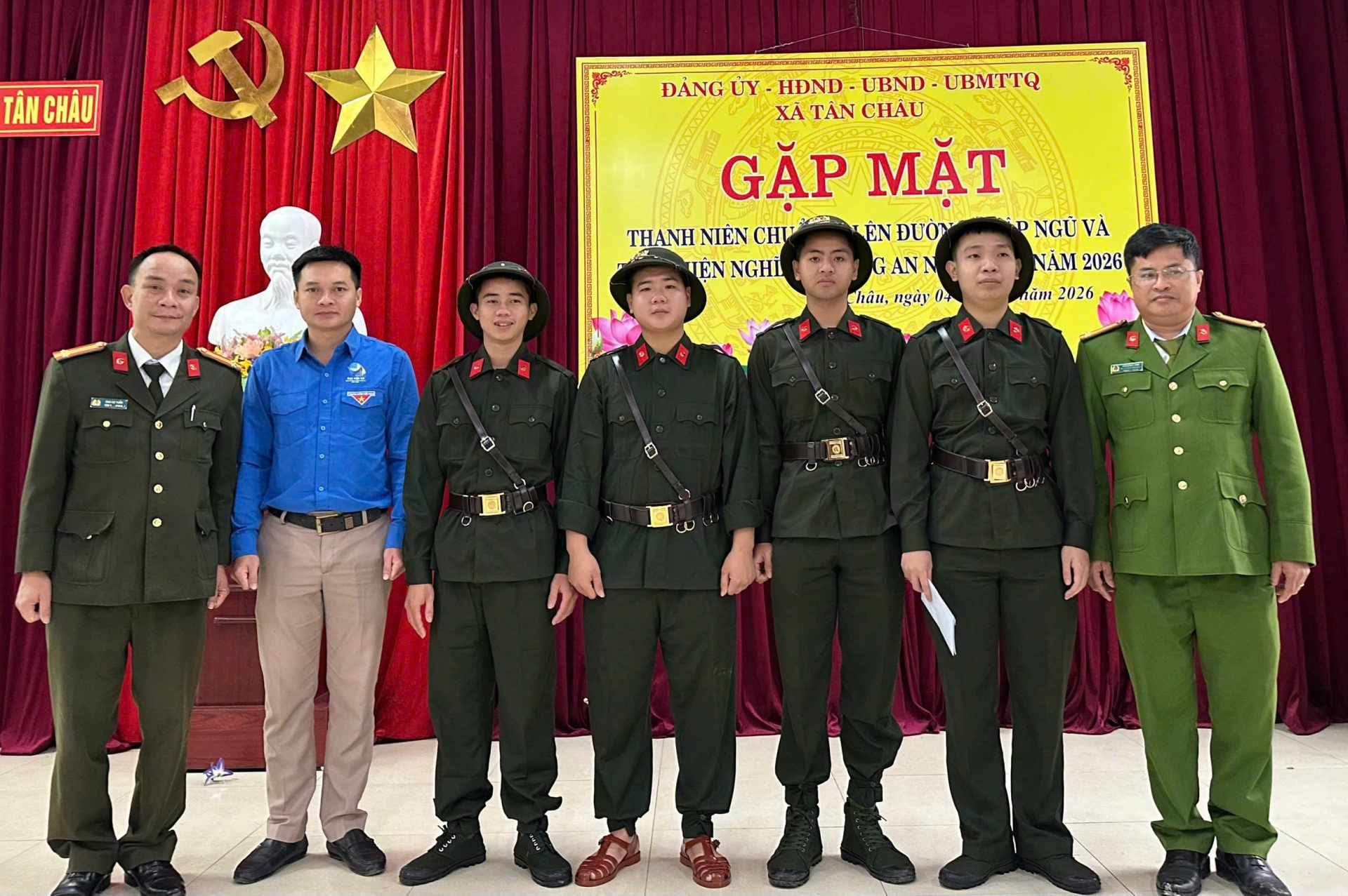 Công an xã Tân Châu gặp mặt, động viên thanh niên thực hiện nghĩa vụ Công an nhân dân