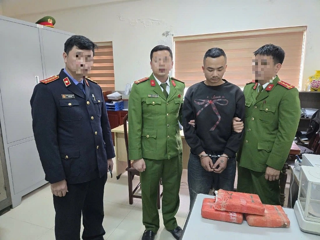 Đối tượng Trương Minh Tú và số ma túy bị thu giữ