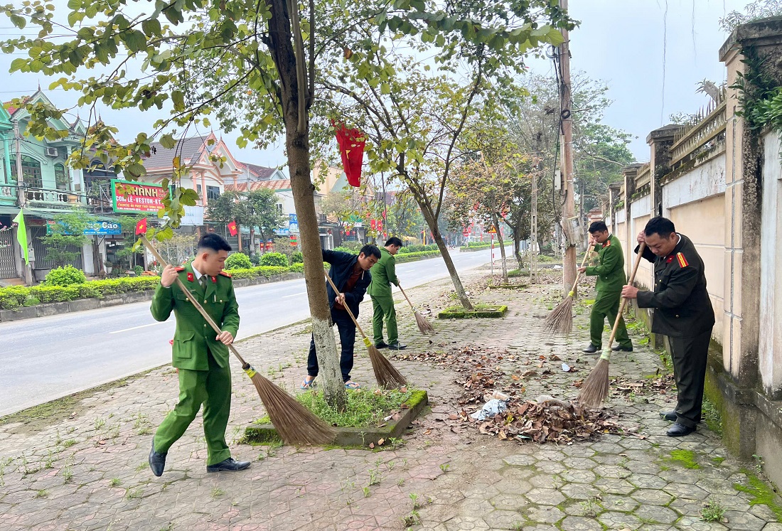 Công an xã Con Cuông hưởng ứng 