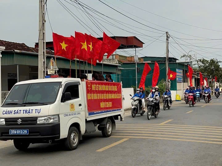 Công an xã Đức Châu phối hợp tuyên truyền lưu động về bầu cử