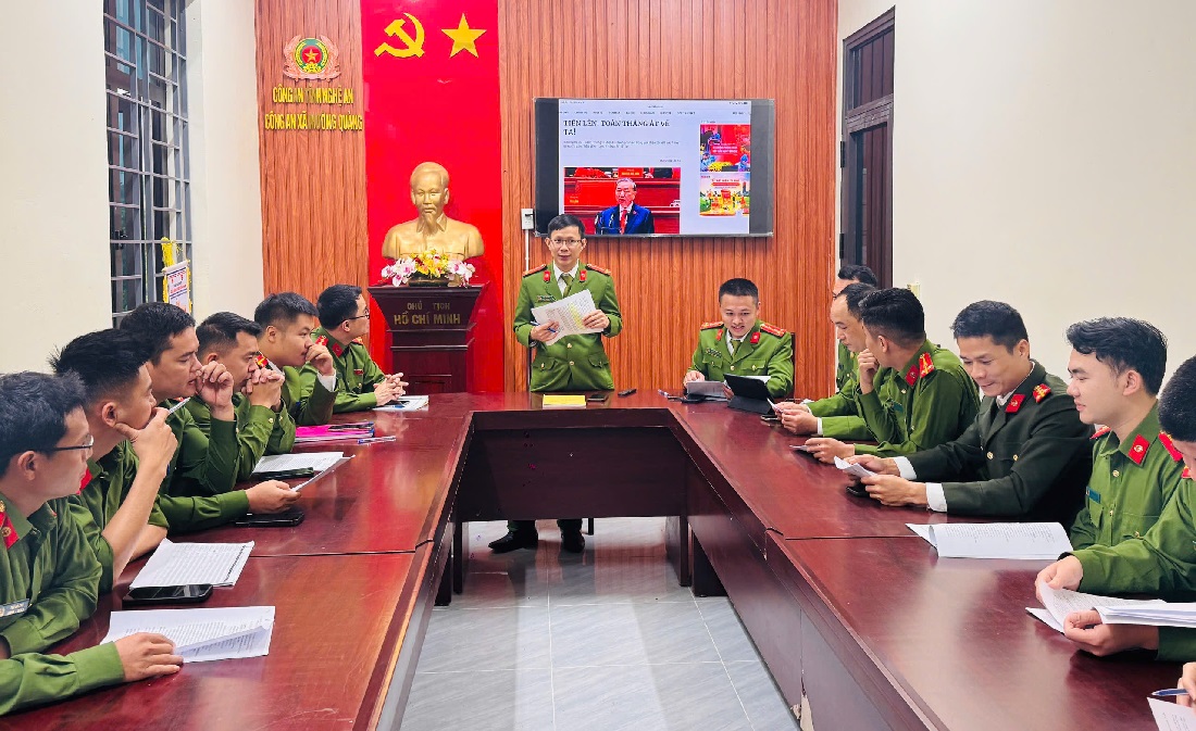 Chi bộ Công an xã Mường Quàng sinh hoạt chuyên đề về bài viết 
