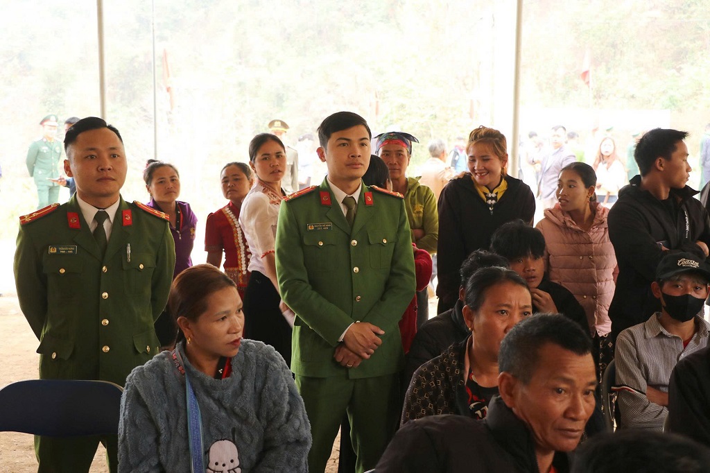  Công an xã Keng Đu bảo đảm ANTT tại điểm bầu cử