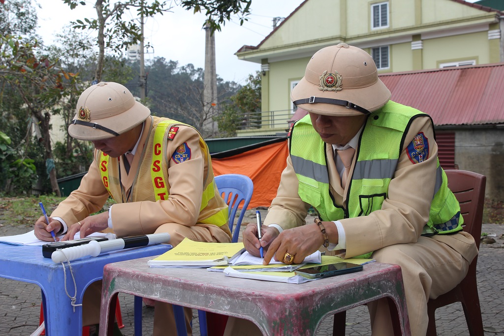 Kiên quyết xử lý nghiêm vi phạm là nguyên nhân trực tiếp dẫn đến tai nạn giao thông