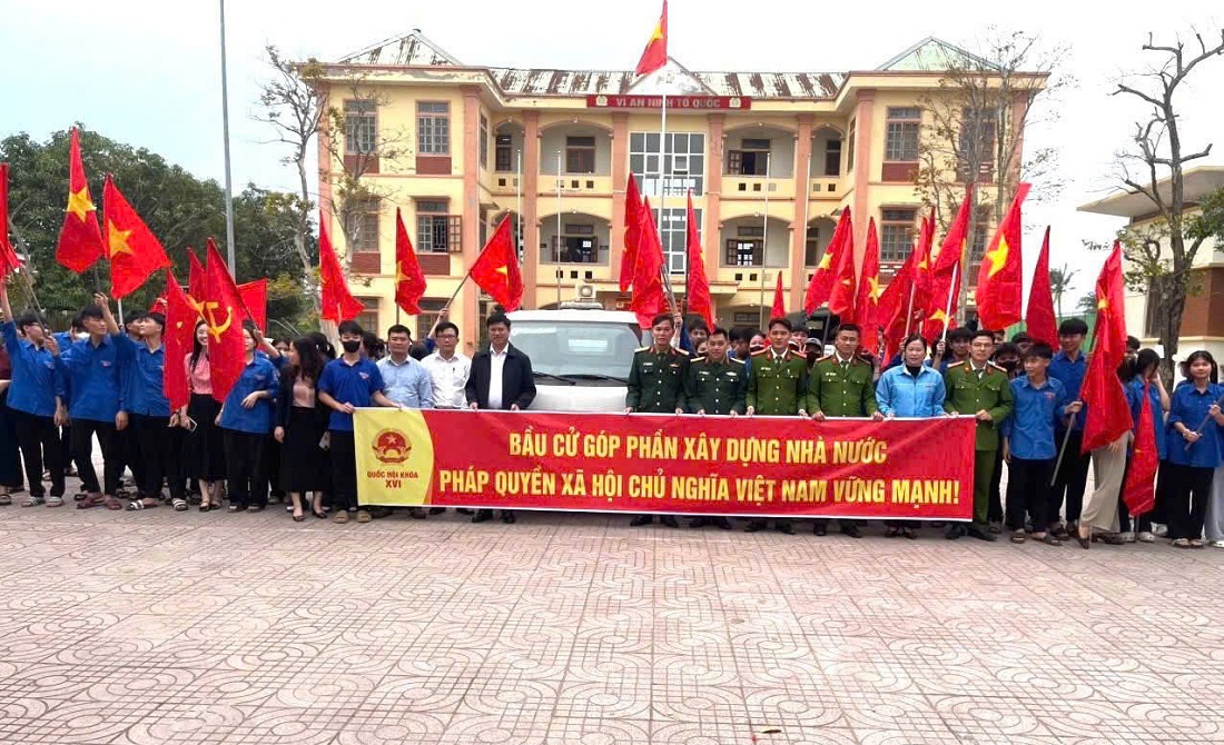 Công an xã Hải Châu ra quân tuyên truyền lưu động về bầu cử