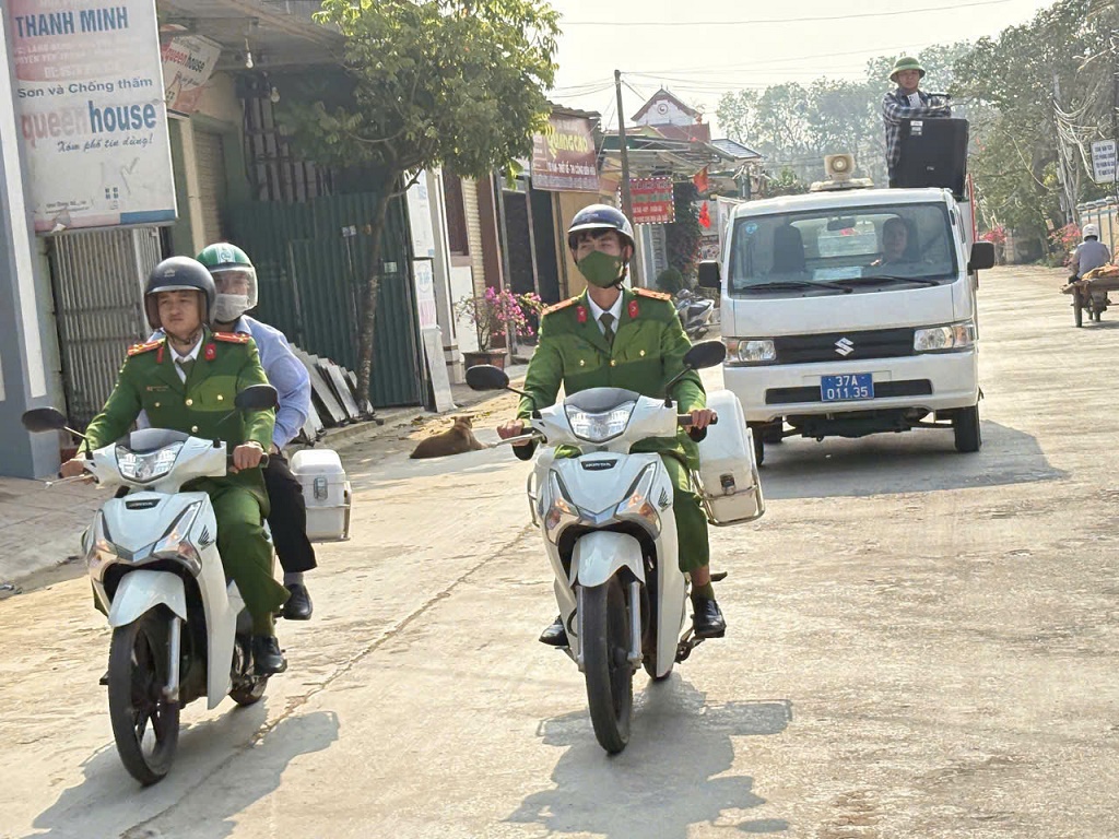 Tuyên truyền lưu động hướng tới ngày bầu cử
