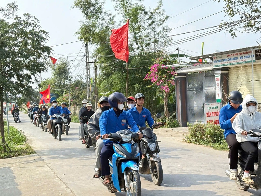 Tuyên truyền lưu động hướng tới ngày bầu cử