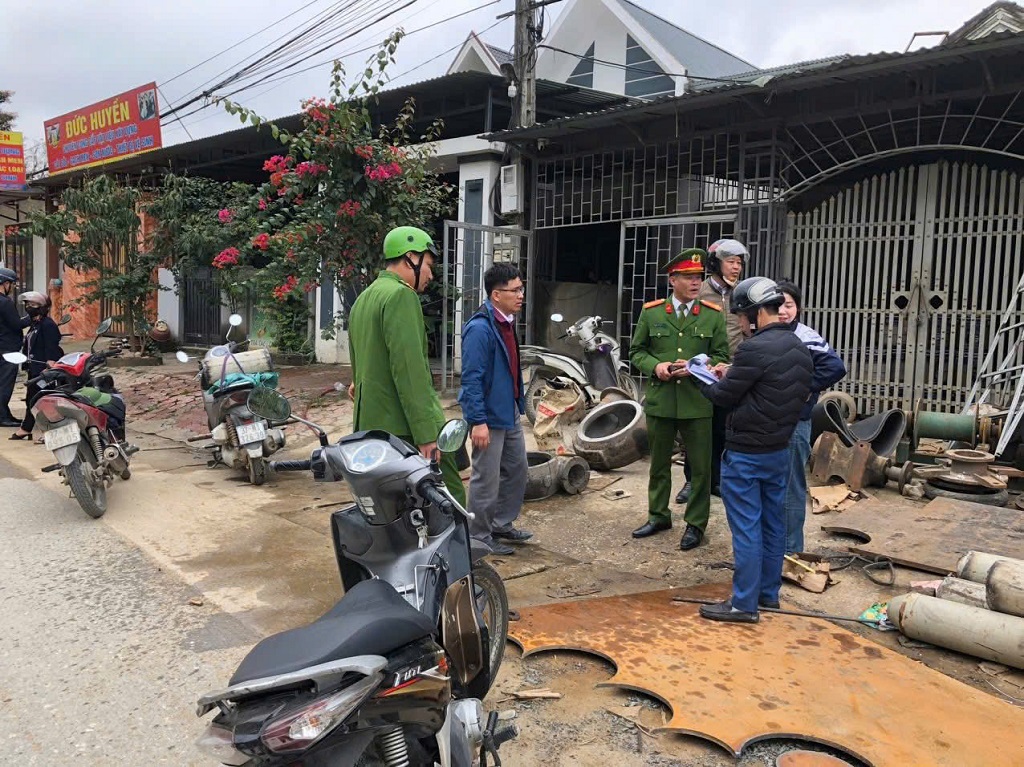 Ra quân giải tỏa vi phạm, chống tái lấn chiếm hành lang an toàn giao thông đường bộ