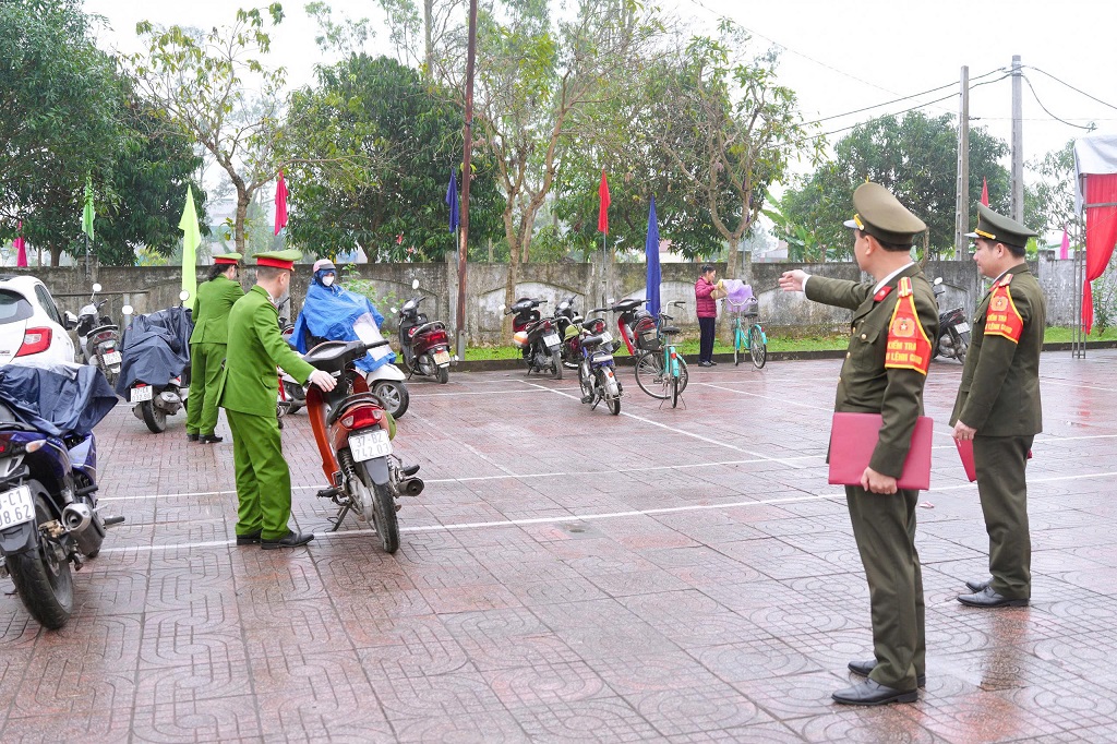 Kiểm tra Công an các đơn vị địa phương thực hiện nhiệm vụ bảo đảm ANTT tại khu vực bỏ phiếu