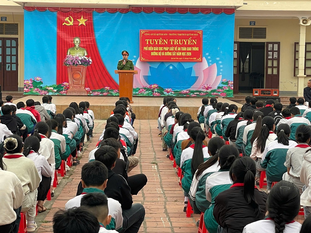 Tuyên truyền pháp luật về an toàn giao thông cho học sinh