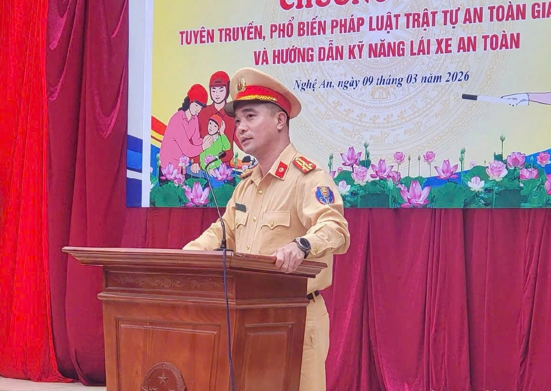 Đồng chí Thượng tá Nguyễn Hàm Thắng, Phó Trưởng phòng CSGT phát biểu tại chương trình