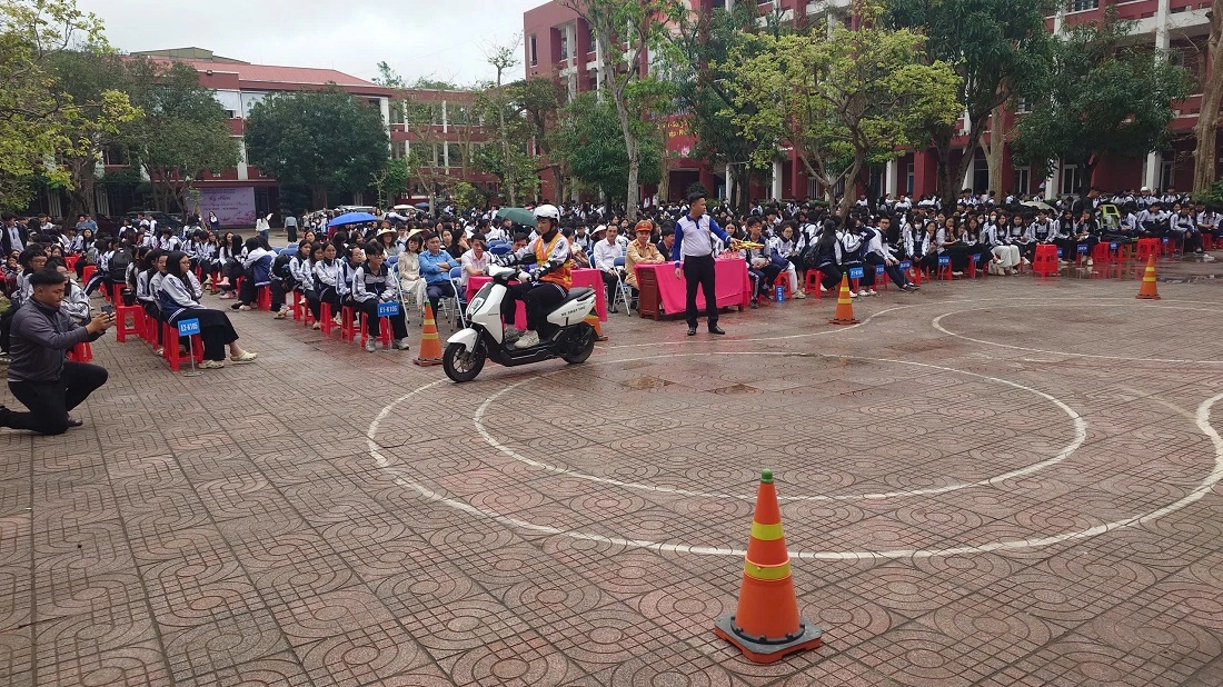 Học sinh thực hành kỹ năng lái xe an toàn