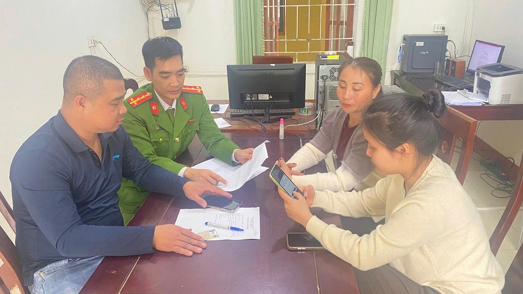 Hỗ trợ người dân nhận lại tiền do chuyển nhầm tài khoản