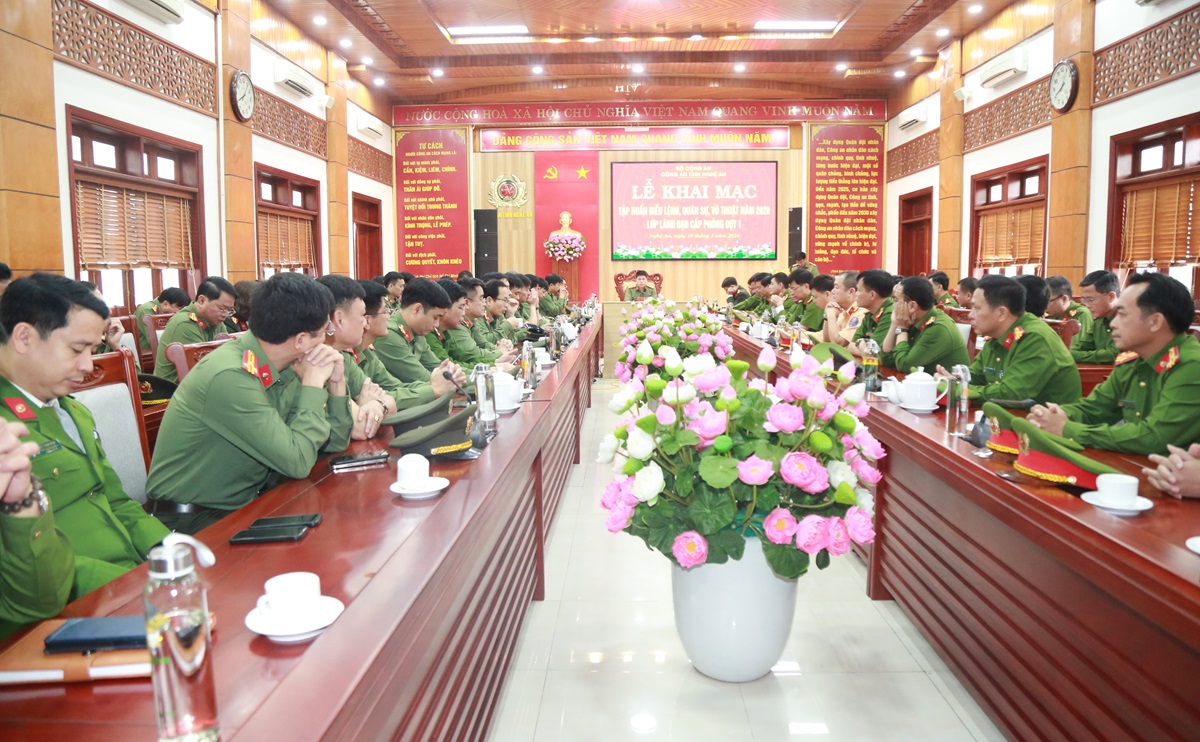 Khai mạc lớp tập huấn điều lệnh, quân sự, võ thuật CAND năm 2026