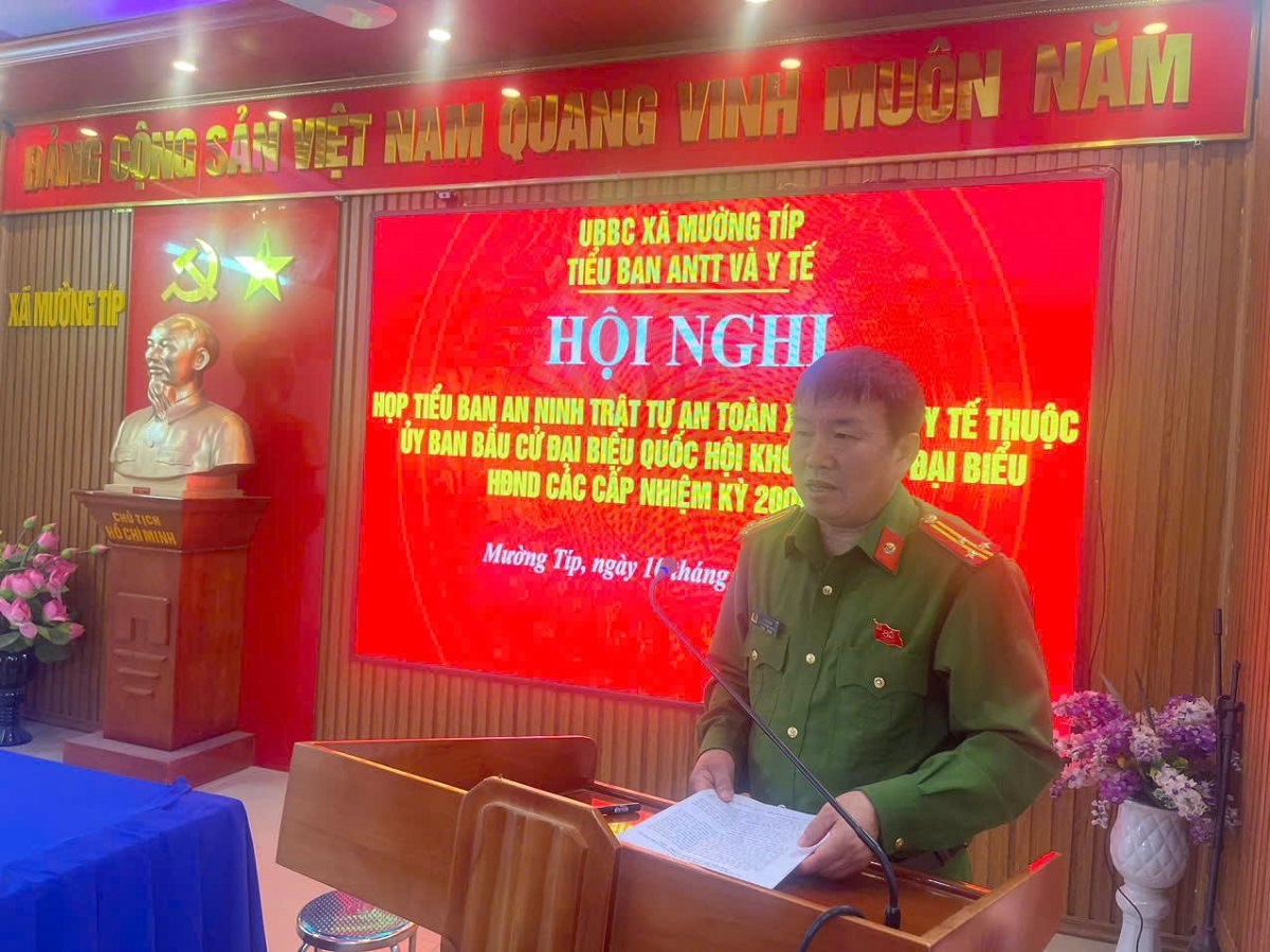 Công an xã Mường Típ tập huấn, triển khai phương án bảo đảm an ninh trật tự trong ngày bầu cử