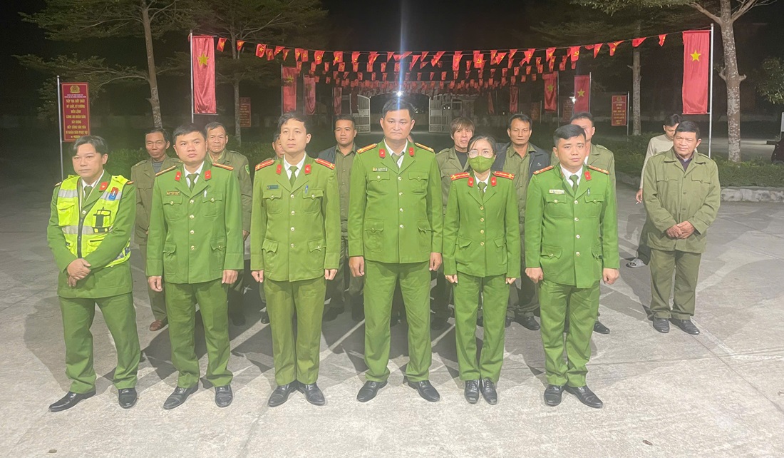 Công an xã Hưng Nguyên Nam tuần tra bảo đảm an ninh, trật tự phục vụ bầu cử