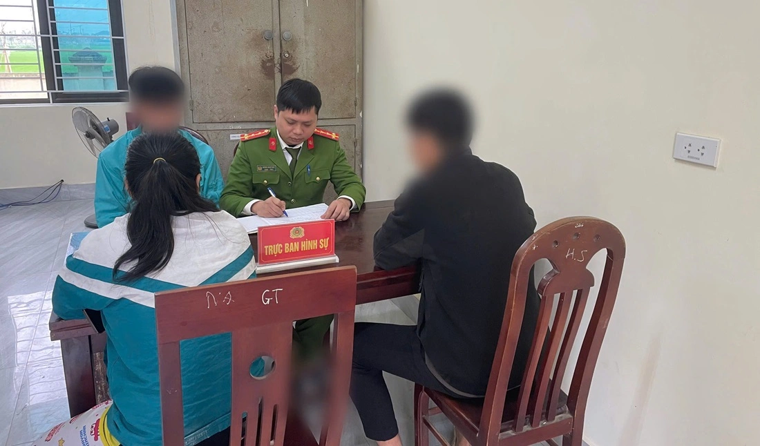 Công an xã Hưng Nguyên Nam liên hệ người nhà, đồng thời hỗ trợ một phần kinh phí đi đường để đưa K.H trở về với gia đình an toàn