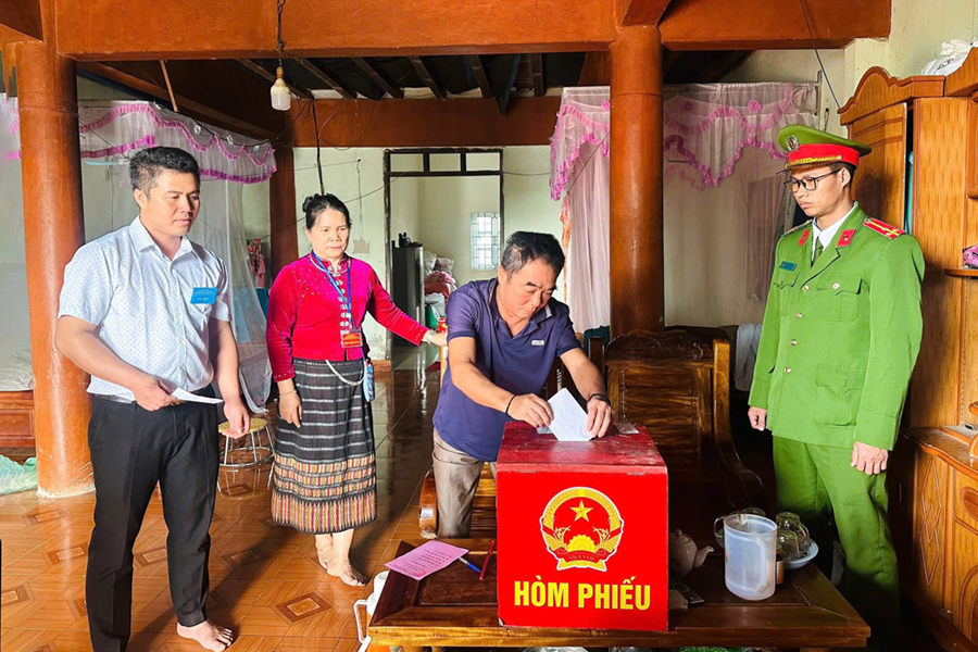 Bảo vệ tuyệt đối an toàn hoạt động bầu cử