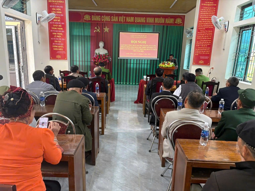 Hội nghị gặp mặt, phát huy vai trò người có uy tín trong đồng bào dân tộc thiểu số