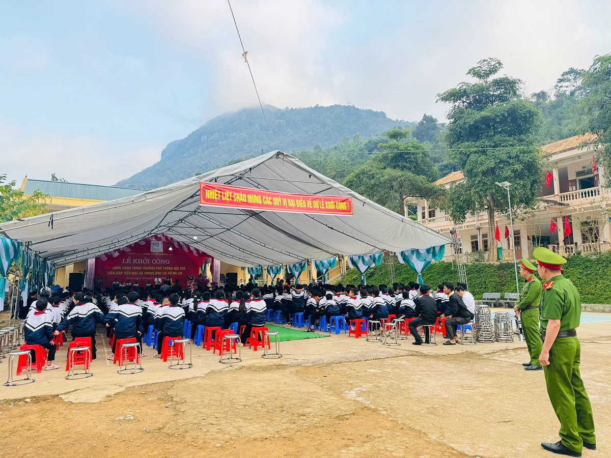 Công an xã Na Loi bảo đảm ANTT Lễ khởi công xây dựng công trình trường PTNT liên cấp TH và THCS Na Loi