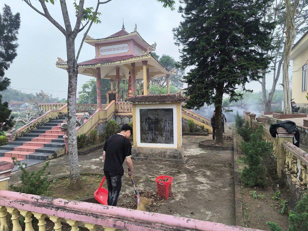 Công an phường Tây Hiếu giáo dục thanh thiếu niên chưa ngoan bằng lao động công ích