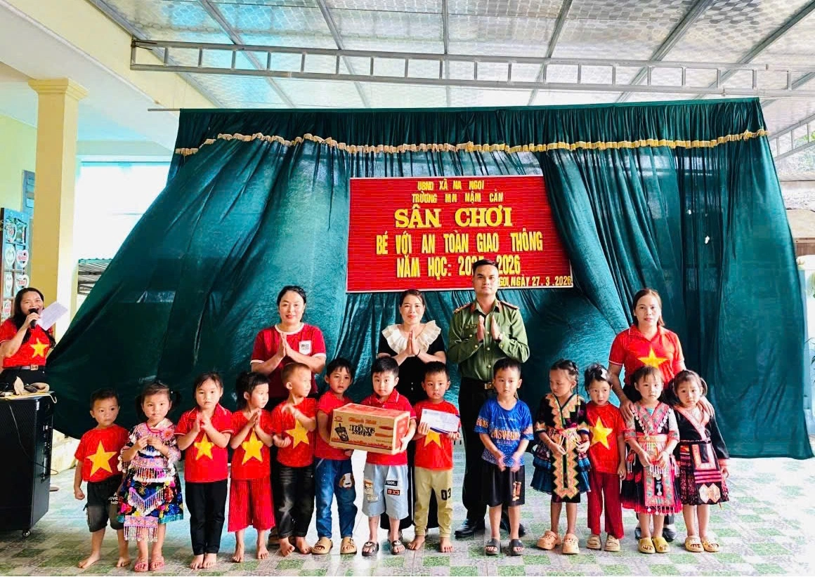 Chi đoàn Công an xã Na Ngoi phối hợp tổ chức 