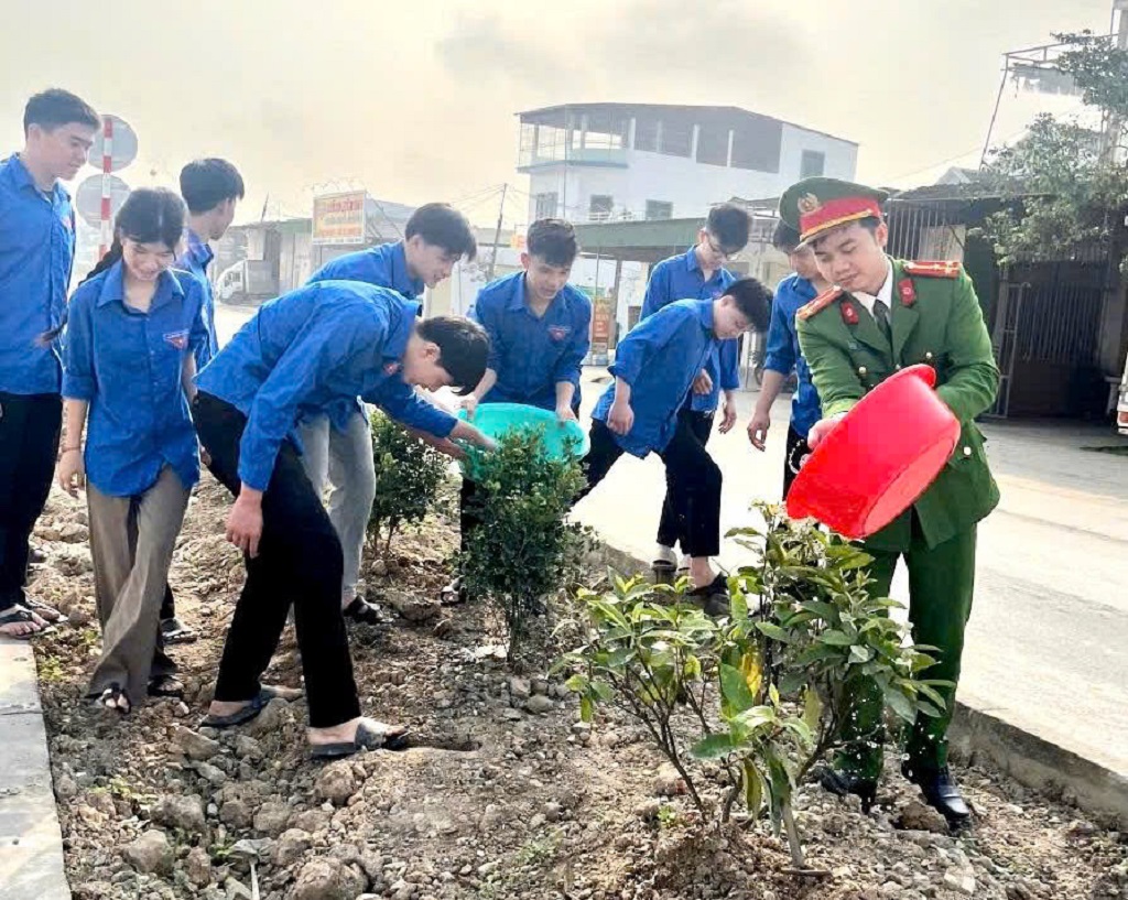 Công an xã nhiệt tình tham gia hoạt động 