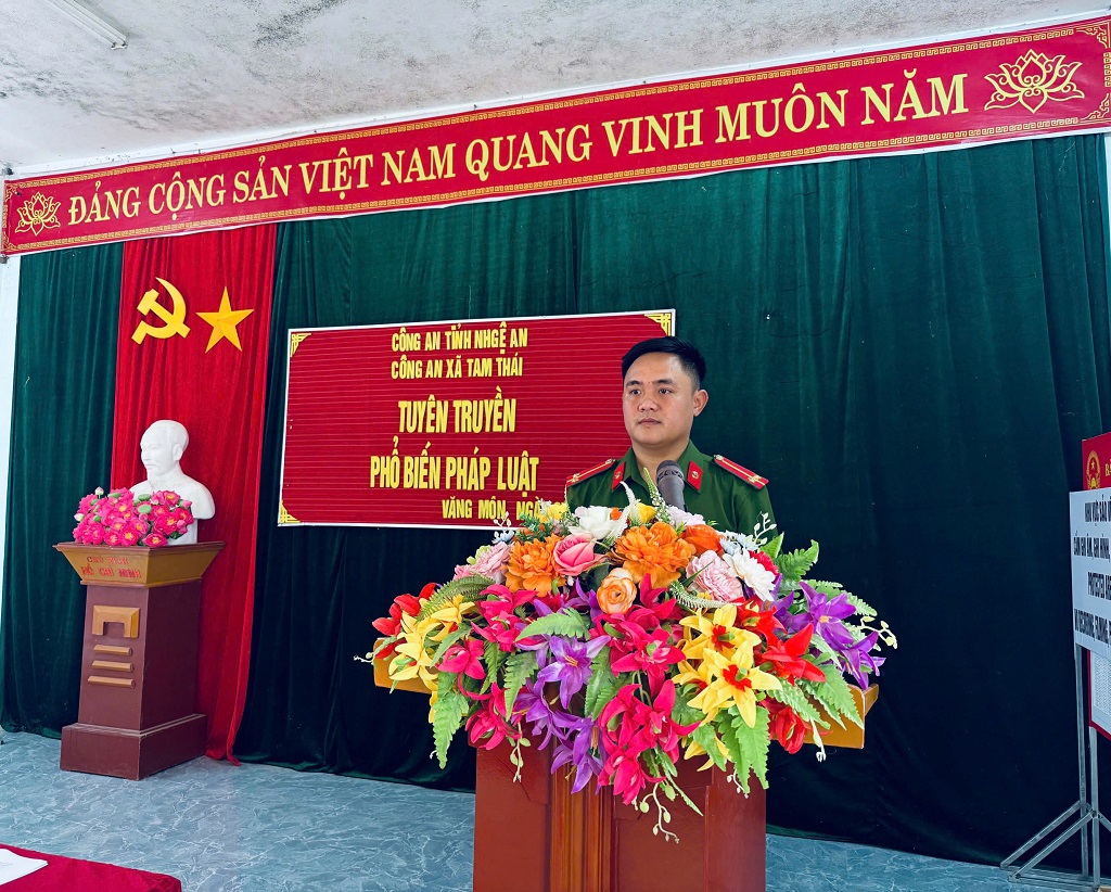 Công an xã Tam Thái tuyên truyền, phổ biến pháp luật cho người dân