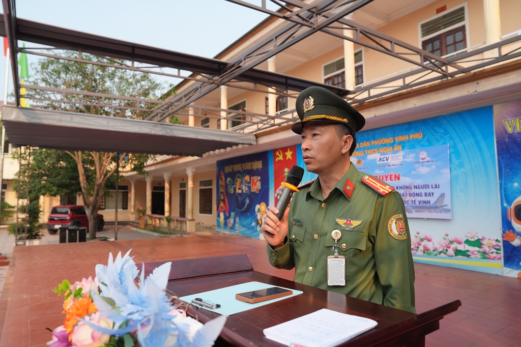 Thượng tá Phan Tuấn Anh, Phó Trưởng phòng Quản lý xuất nhập cảnh phát biểu