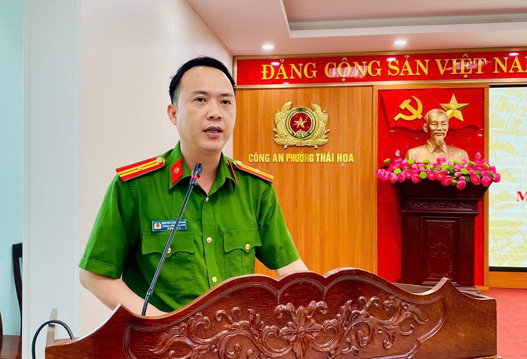 Đại diện Chỉ huy Công an phường Thái Hòa phát biểu