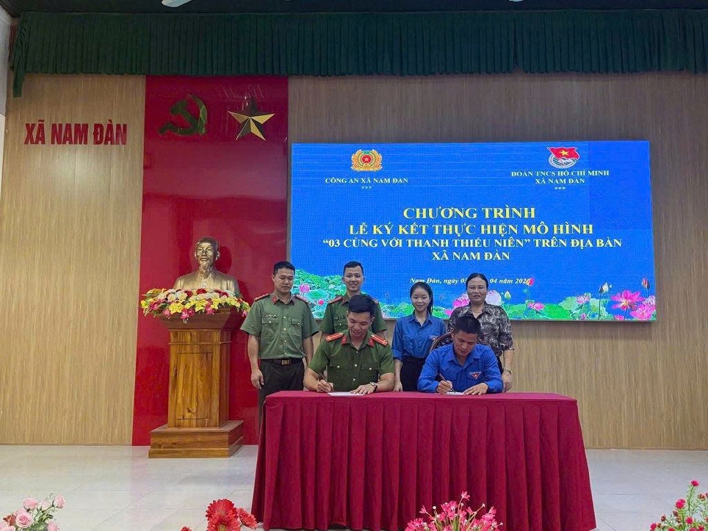 Công an xã Nam Đàn ký kết thực hiện mô hình 