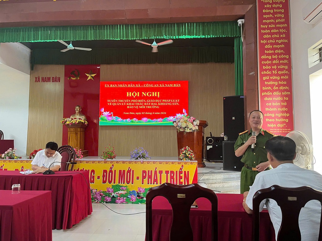 Công an xã Nam Đàn: Tuyên truyền phổ biến, giáo dục pháp luật về quản lý khai thác đất đai, khoáng sản