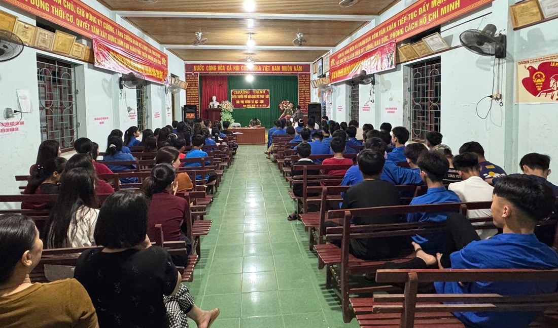 Công an xã Giai Xuân tuyên truyền pháp luật tới thanh thiếu niên