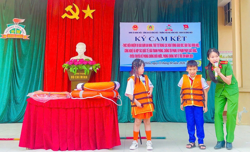 Công an xã Đông Hiếu tuyên truyền phòng, chống đuối nước cho học sinh