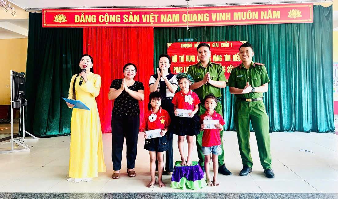 Công an xã Giai Xuân tổ chức hội thi ''Rung chuông vàng''