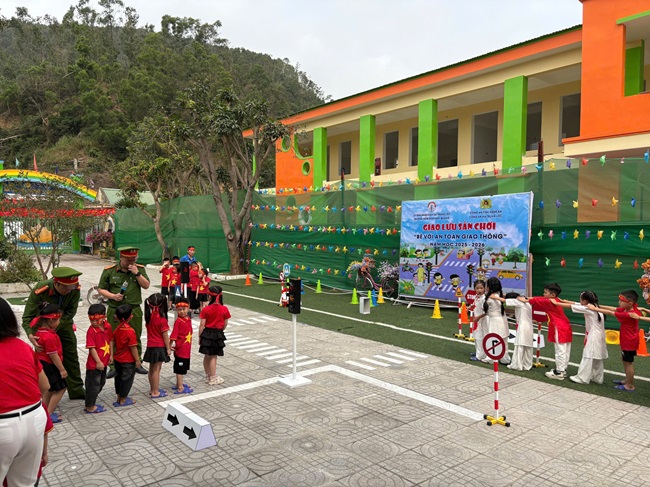 Công an xã Trung Lộc tổ chức cuộc thi Rung chuông vàng