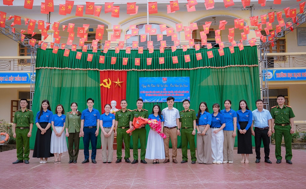 Tổ chức ký kết giao ước kết nghĩa với trường học