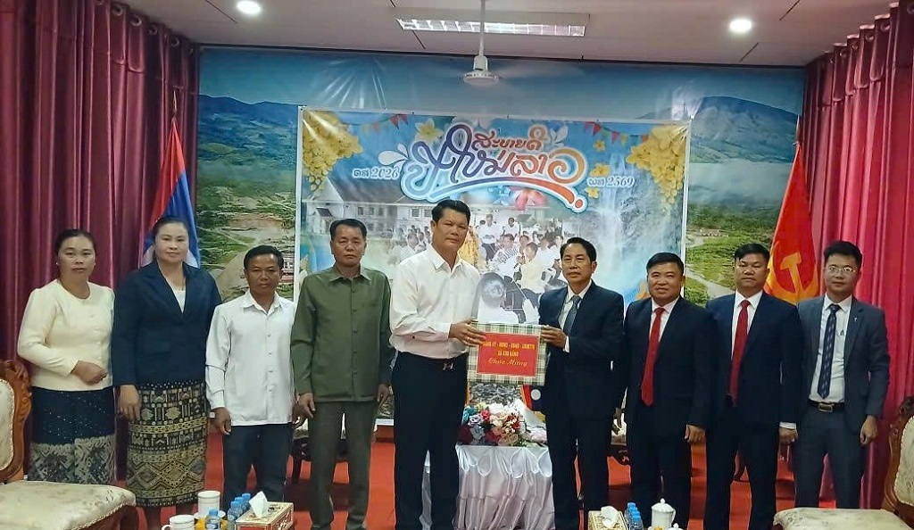 Xã Kim Bảng chúc Tết Bunpimay Công an huyện Xaychamphon nước bạn Lào